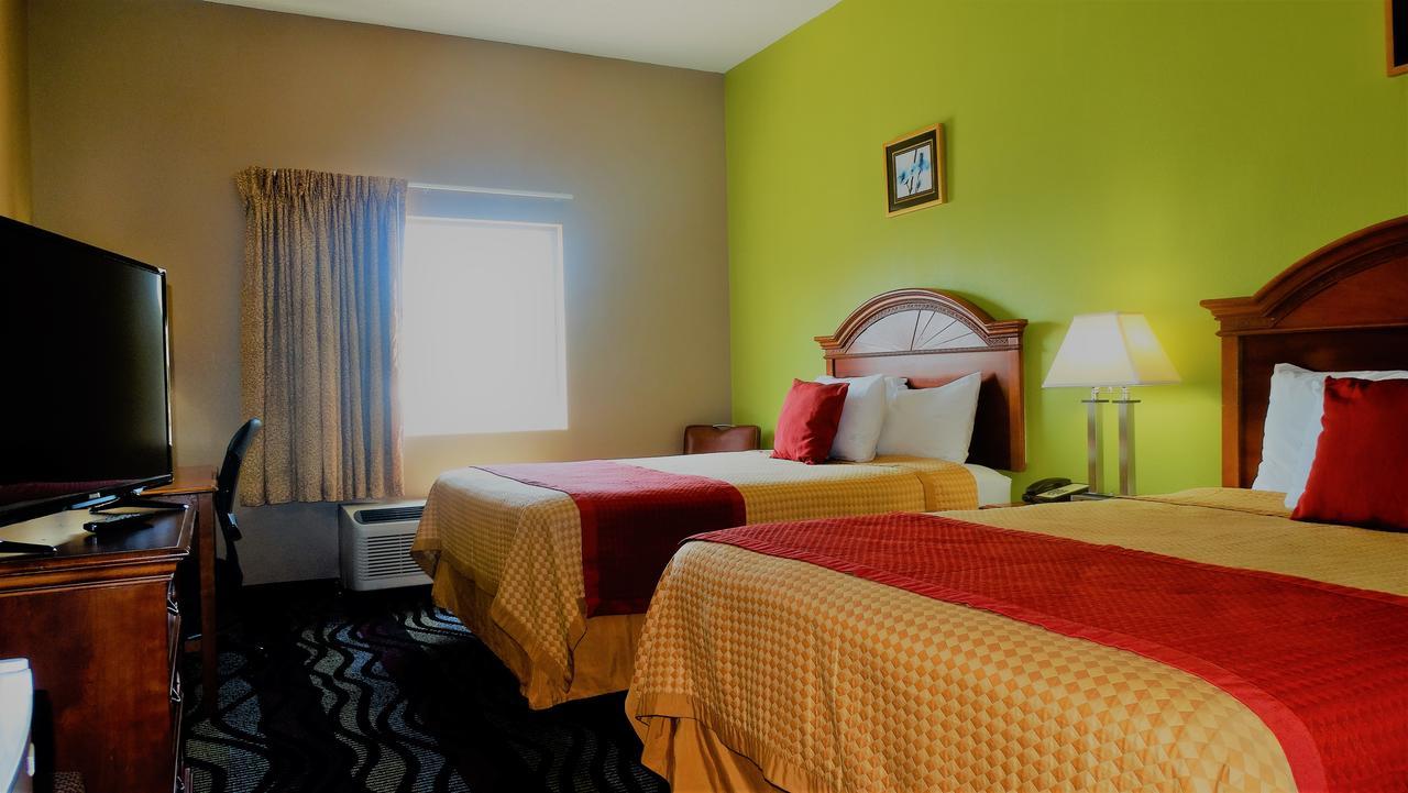 Oak Tree Inn & Suites Claxton Exterior photo