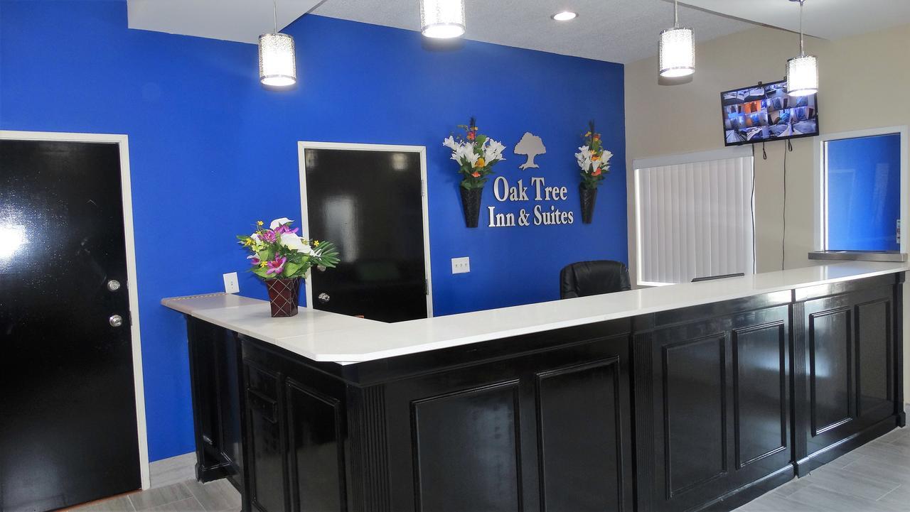 Oak Tree Inn & Suites Claxton Exterior photo
